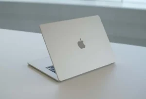 MacBook Air 15 với thiết kế đơn giản và mềm mại